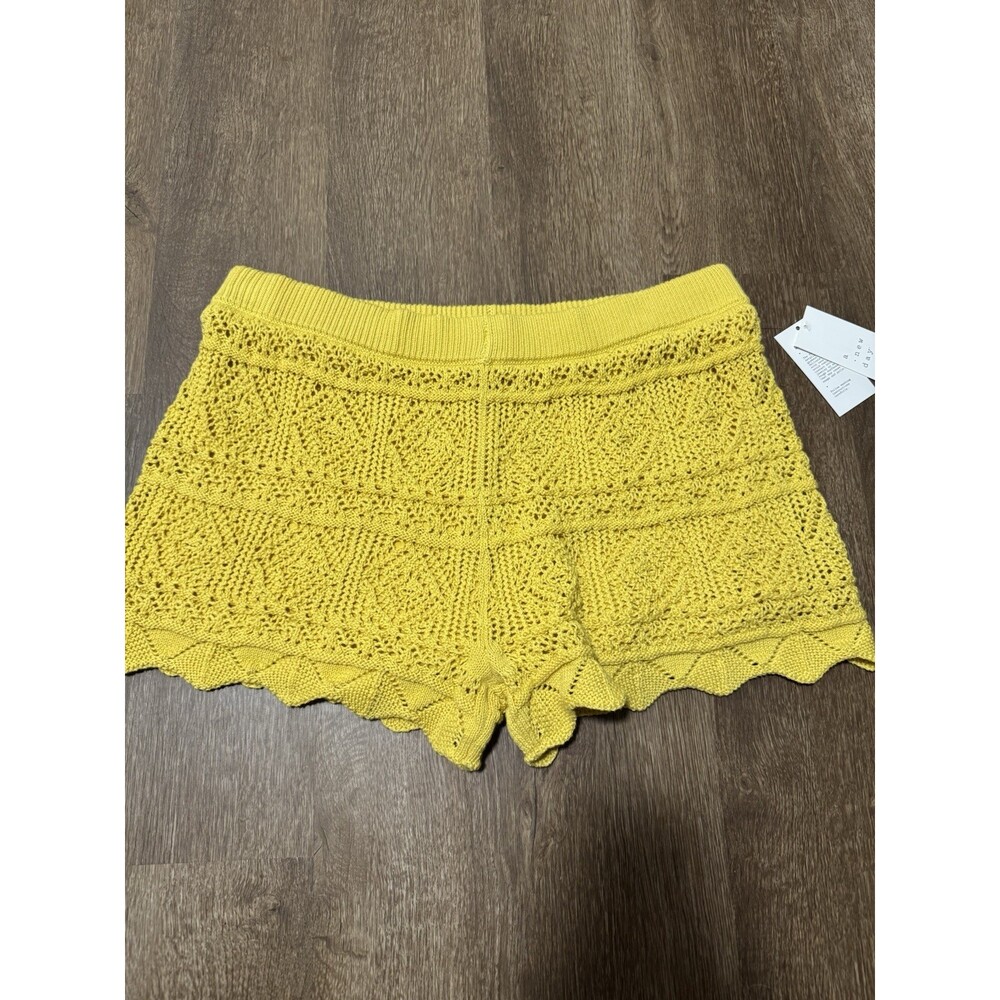 A New Day Women’s Crochet Shorts Ribbed Waistband Scallop Edge Yellow Size Large